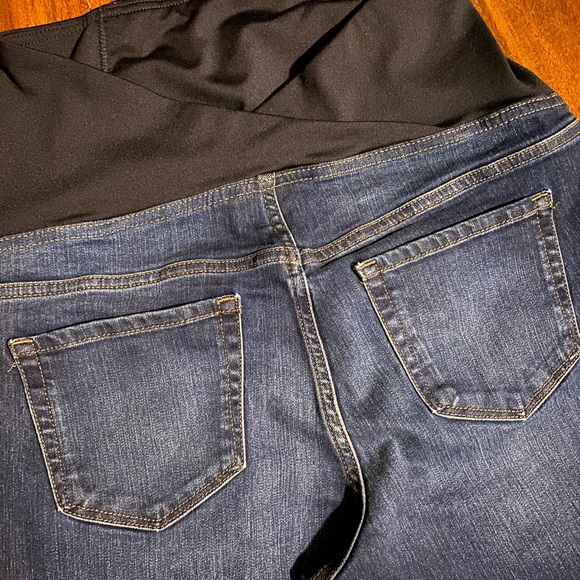❤️DARK WASH MATERNITY JEANS❤️ - Picture 6 of 7